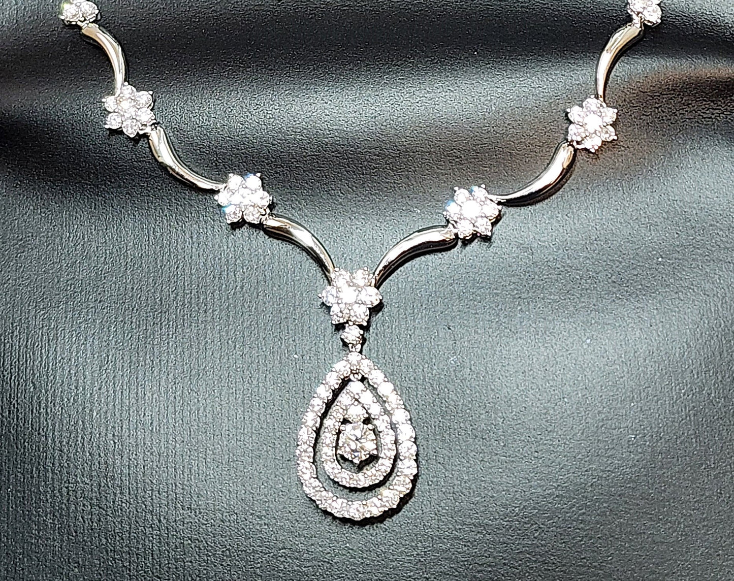 18K White Gold Diamond Drop Necklace Featuring 4.19ct Total Weight of Natural Diamonds